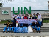 Peringati HUT ke-80 PMI Indonesia, PMR 081 MA Laboratorium Gelar Aksi Sosial Bersihkan Lingkungan Madrasah